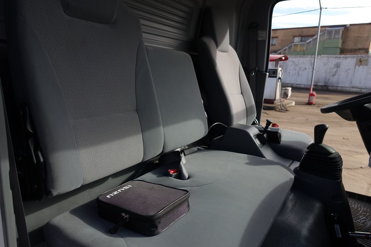 ISUZU ELF 9.5 (NQR 90) ПОГРУЗЧИК KROMANN LIFT S5S