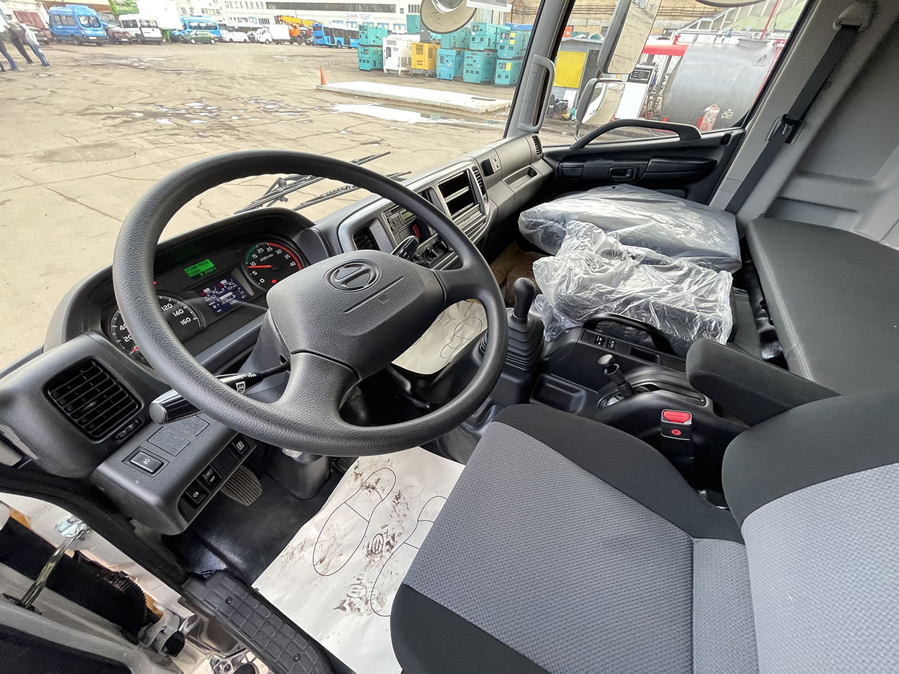 HINO 500 MUA БОРТ-ТЕНТ (ШТОРЫ) 7,4×2,55×2,6 м СДВИЖНАЯ КРЫША