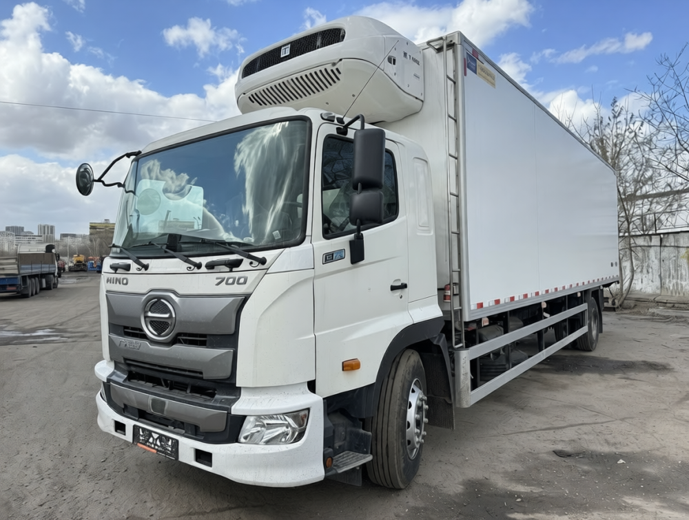 Купить HINO 700 (18т) 4×2 РЕФРИЖЕРАТОР ХОУ THERMO KING T-1080