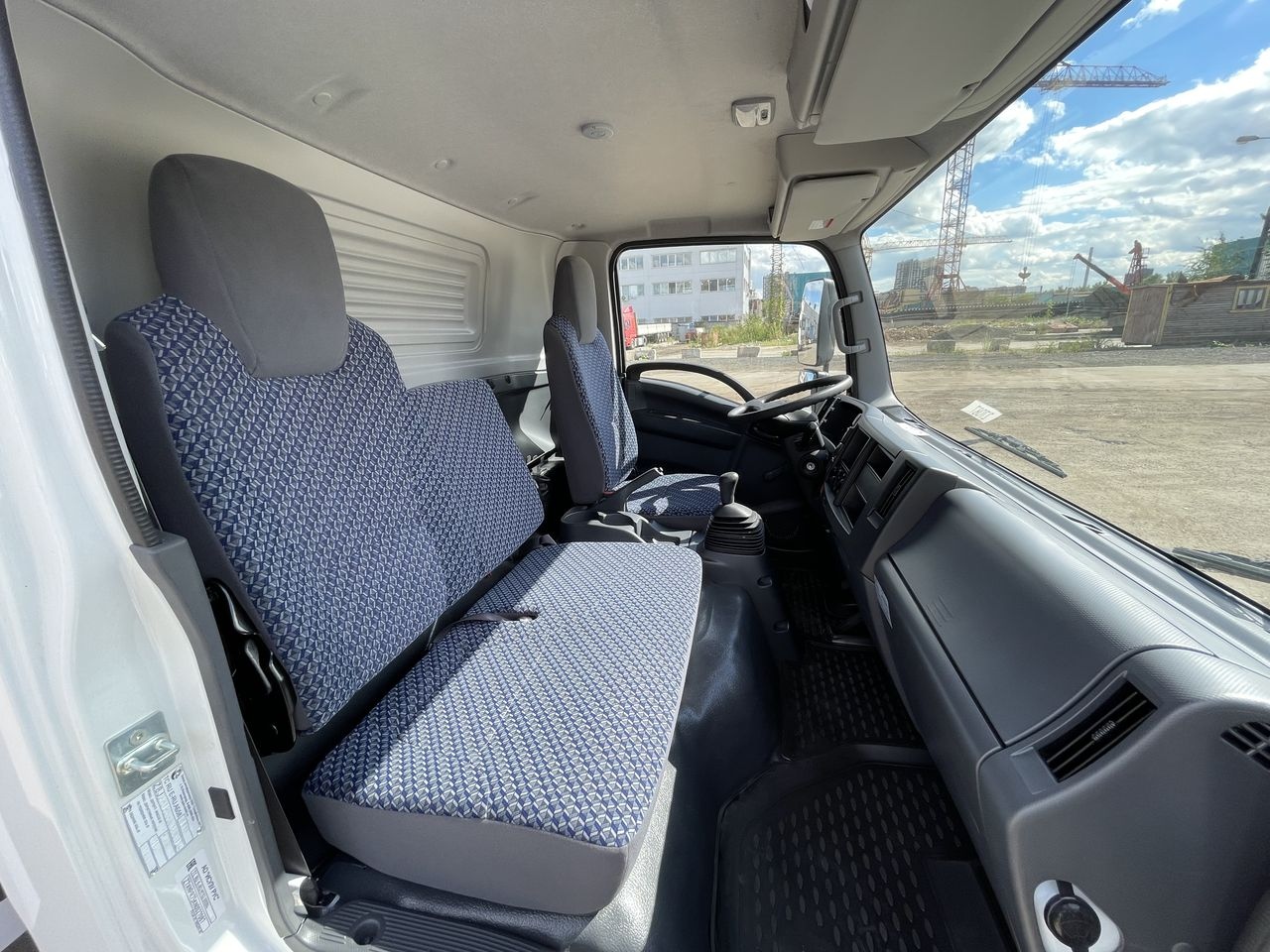 ISUZU NPR-75-LK ИЗОТЕРМИЧЕСКИЙ ФУРГОН (5,2×2,3×2,2 м)