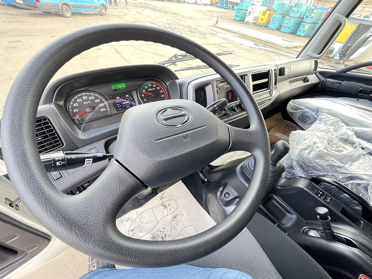 HINO 500 MUA БОРТ-ТЕНТ (ШТОРЫ) 7,4×2,55×2,6 м СДВИЖНАЯ КРЫША