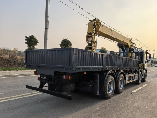 ISUZU GIGA 8×4 (44т) КМУ XCMG SQS500-5 (20т) БОРТ 8,0×2,54×0,55м