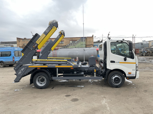 HINO 300 (8.0т) БУНКЕРОВОЗ WERNOX 8м³