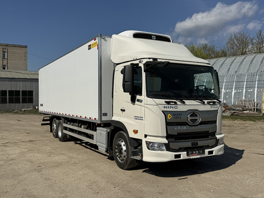 HINO 700 6×2 рефрижератор автономный, 9,2 м