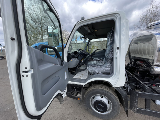 HINO 300-710L ЦИСТЕРНА ДЛЯ ПИШЕВЫХ ЖИДКОСТЕЙ (5м³)