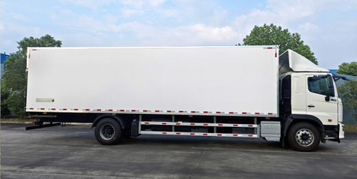 HINO 700 Изотермический фургон, 18 тонн
