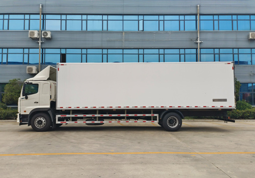 HINO 700 Изотермический фургон, 18 тонн