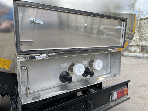 HINO 300-710L ЦИСТЕРНА ДЛЯ ПИШЕВЫХ ЖИДКОСТЕЙ (5м³)