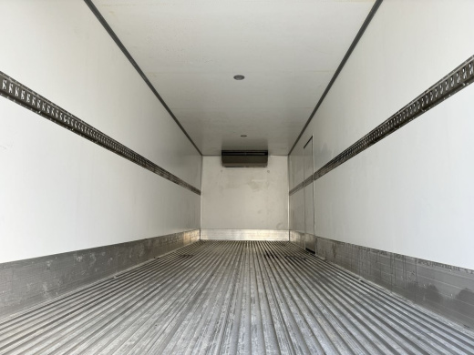 HINO 700 (18т) 4×2 РЕФРИЖЕРАТОР ХОУ THERMO KING T-1080
