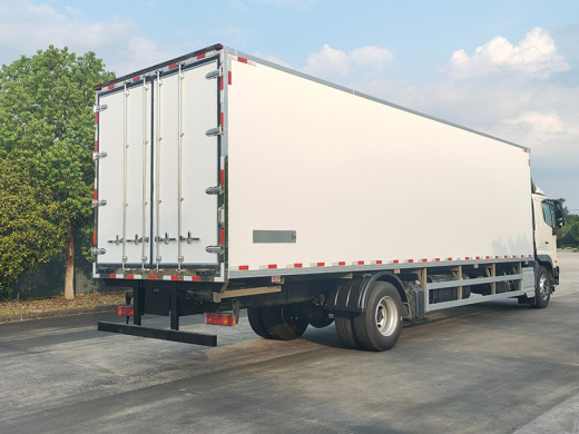 HINO 700 Изотермический фургон, 18 тонн